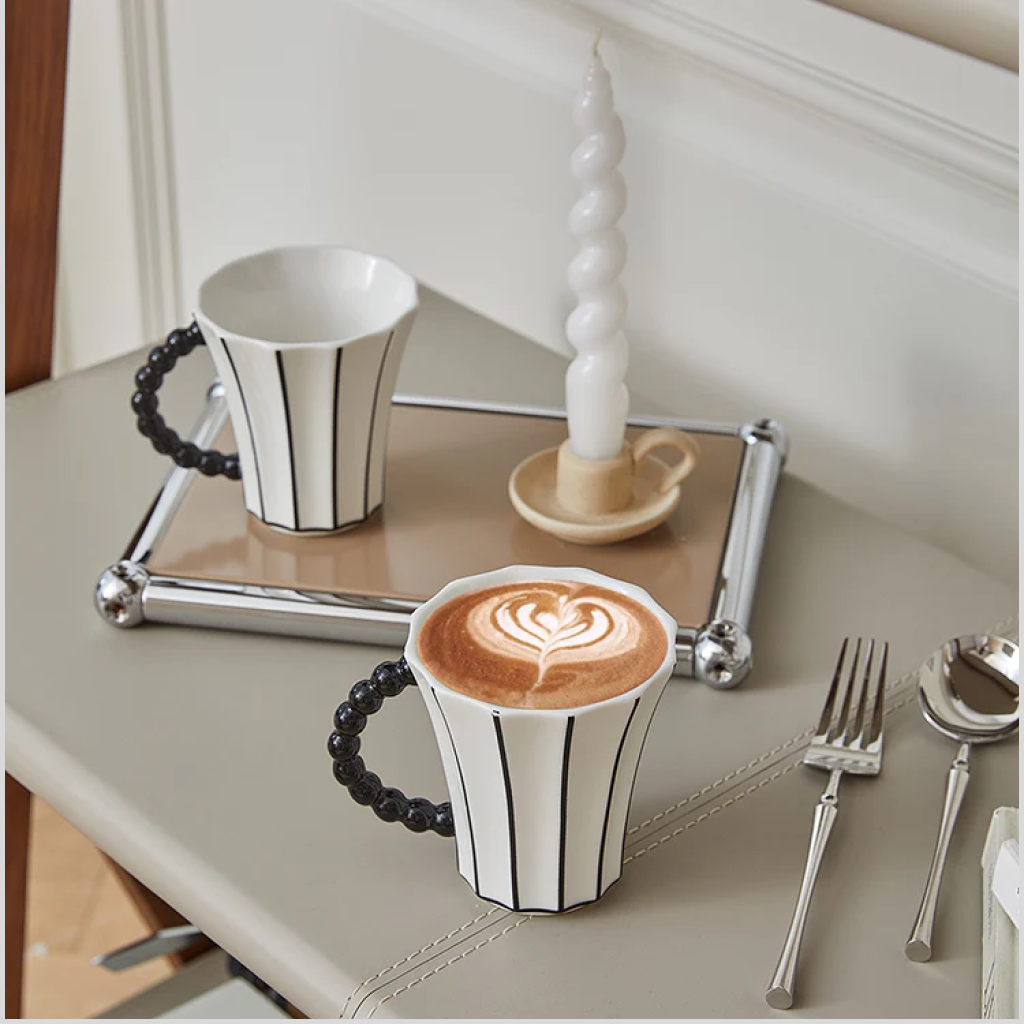 Кружка Retro T с черными линиями 10.5 см